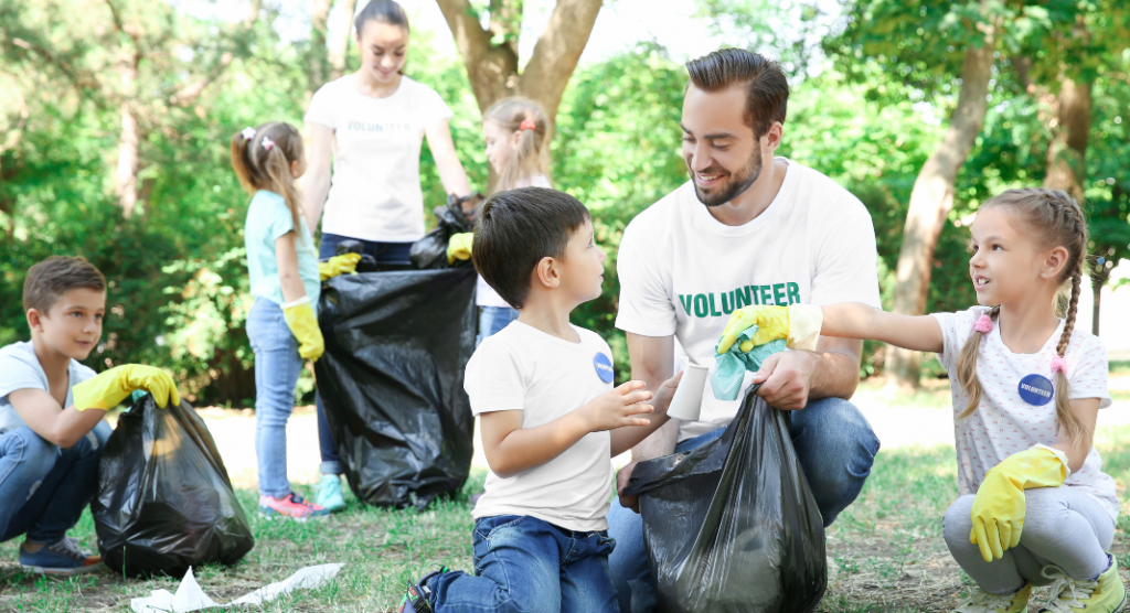 volunteer with young kids