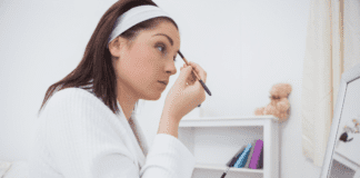5 Beauty Hacks for Busy Moms A busy mom putting on makeup.