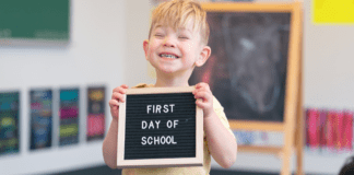 1st Day of School Signs :: Free Printables :: First day of school photo.