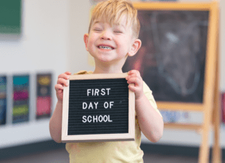 1st Day of School Signs :: Free Printables :: First day of school photo.