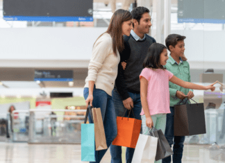 A family shopping.