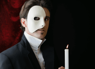 Phantom :: A Night At The Westchester Broadway Theatre Phantom