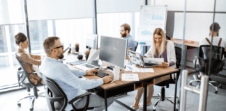 Why I Disagree With the Gender Bias Training In My Workplace Men and women at work.