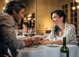 2019 Date Night Guide {the best restaurants in Westchester County} A couple in a restaurant on a date night.