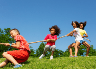 Kids play tug-of-war.