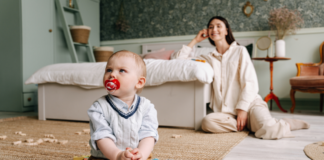 5 Things I Wish I Knew Before Becoming a Mom A mom looking at her baby.