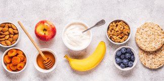 Healthy On-the-Go Snack Tips for Busy Moms on-the-go snacks