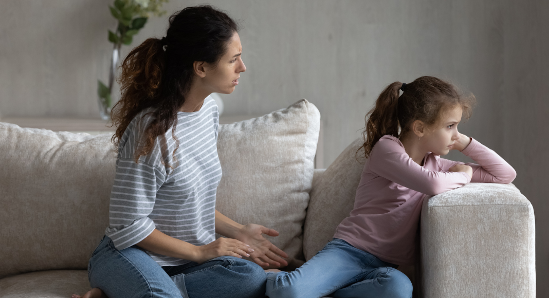 Mom fighting with daughter.