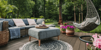 An outdoor patio with plants.