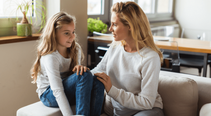 5 Talking Points to Use With Teens A mom talking with her teen.